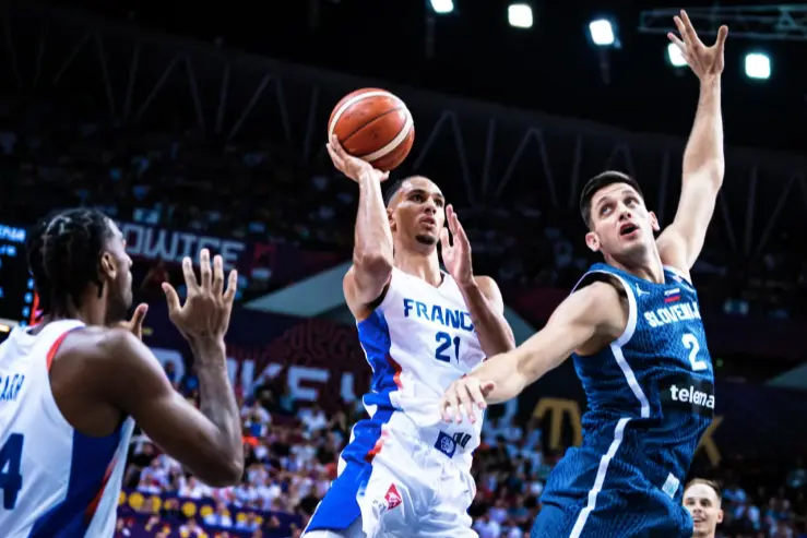 三分, 东契奇则继