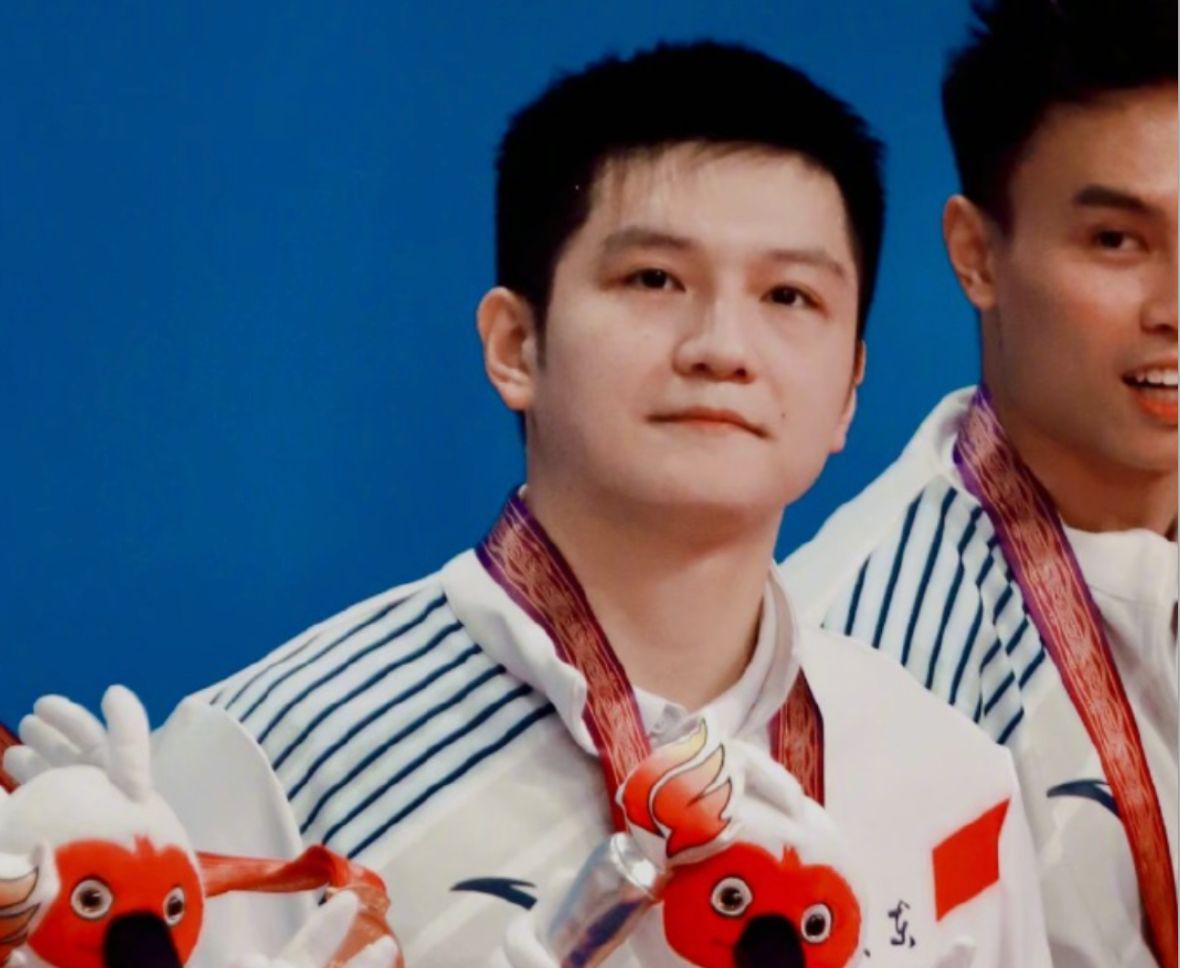 甚至略带喜, 随意, 加了俱乐部 甚至略带喜, 随意, 加了俱乐部